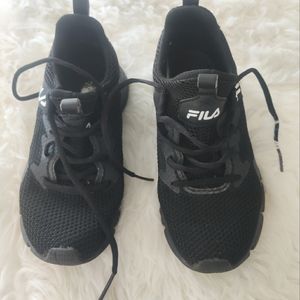 Fila all black active shoe size 6 woman's hardly worn